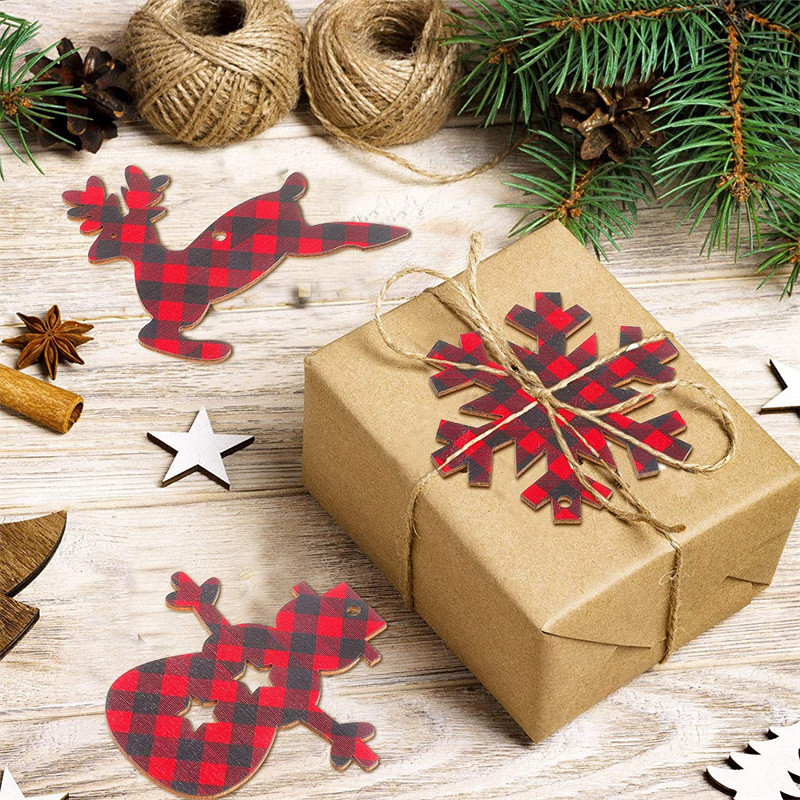 10PCS 8CM Buffalo Red Black Kared Коледни дървени орнаменти Дървени резени с въжета за Направи си сам Коледен висящ декор