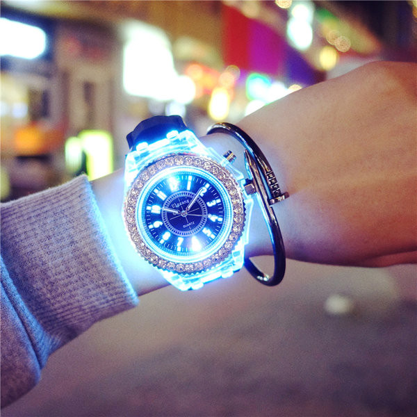 Детски модерен светещ часовник 