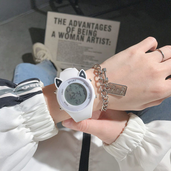 Детски електронен - часовник в четири цвята 