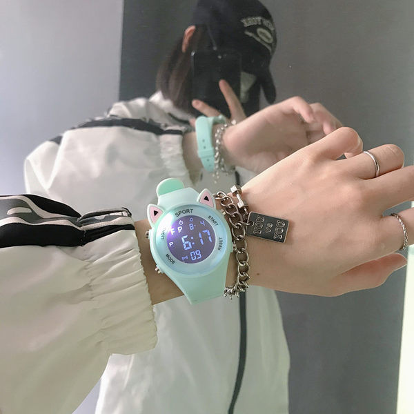 Детски електронен - часовник в четири цвята 