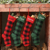 Kohandatud maalähedased kootud jõulusukad Isikupärastatud nimega tikitud punane pühvlipleed, roheline ruuduline kajutisokk Perekaunistusega