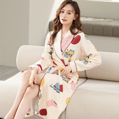 Ежедневен халат със средна дължина и принт