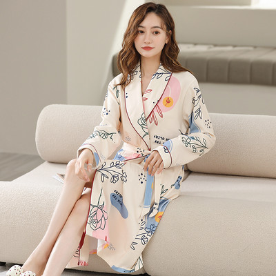 Нов модел дамски домашен халат с цветна щампа