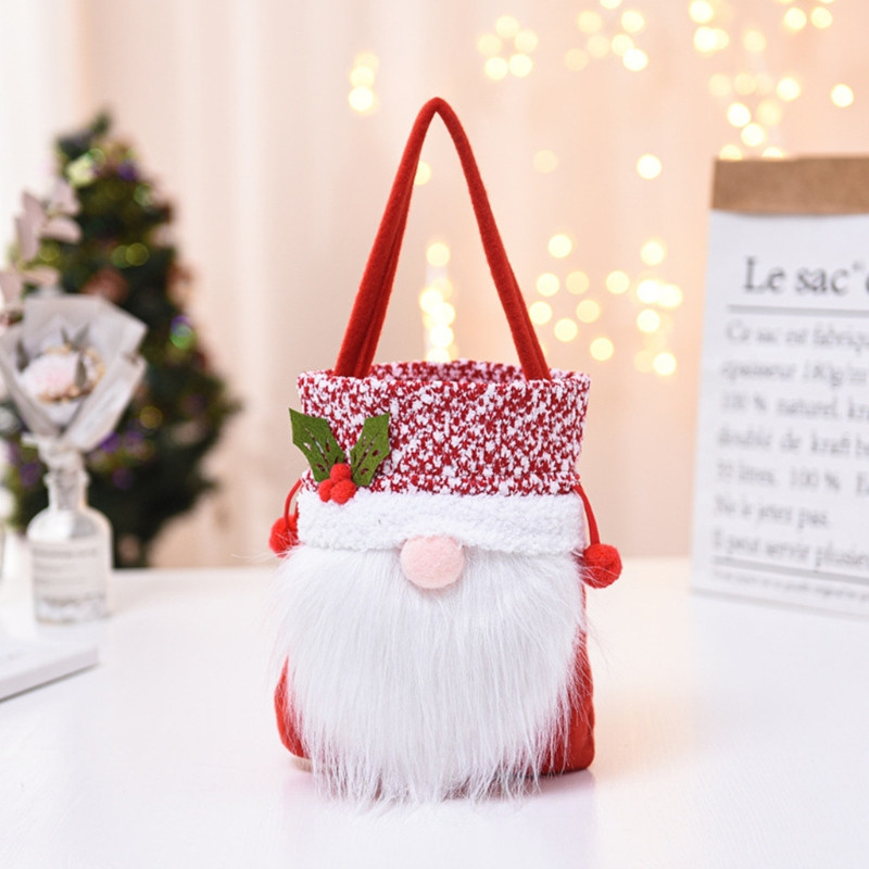 Подаръчна чанта с коледно гномче. Преносима чанта за подаръци за домашен фестивал на Коледа. Чанта за подаръци с ябълкови бонбони. Преносима чанта за сувенири.
