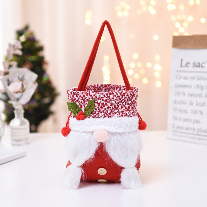 Подаръчна чанта с коледно гномче. Преносима чанта за подаръци за домашен фестивал на Коледа. Чанта за подаръци с ябълкови бонбони. Преносима чанта за сувенири.