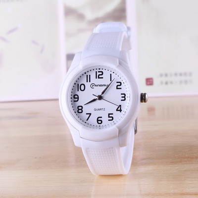 Čist model dječjeg sata za dječake i djevojčice sa silikonskim remenom