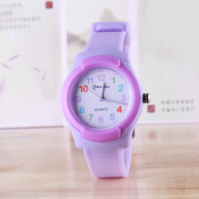 Čist model dječjeg sata za dječake i djevojčice sa silikonskim remenom