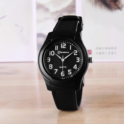 Čist model dječjeg sata za dječake i djevojčice sa silikonskim remenom