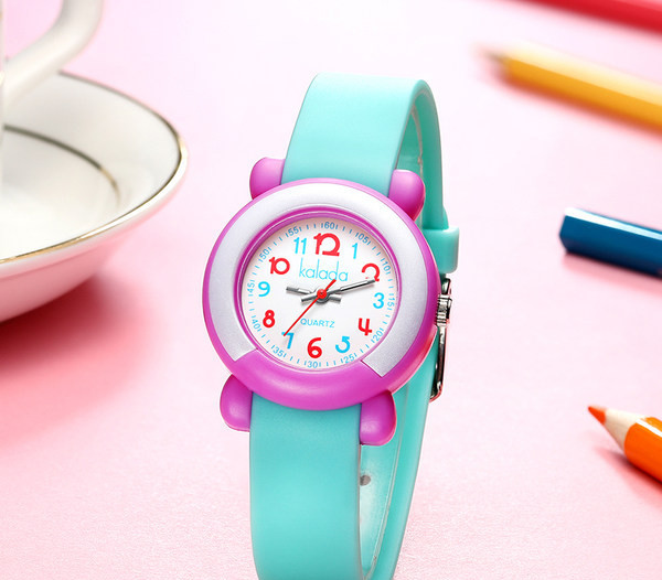 Водоустойчив часовник с кръгъл циферблат и силиконова каишка