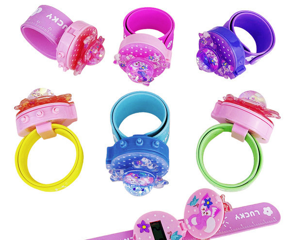 Παιδικό μοντέρνο ρολόι σε τρία χρώματα