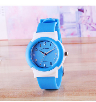 Водоустойчив детски часовник с силиконова каишка