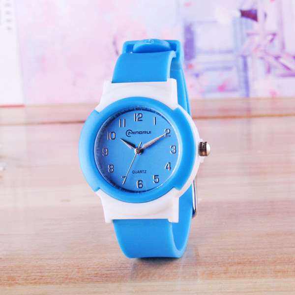 Водоустойчив  детски часовник с силиконова каишка 