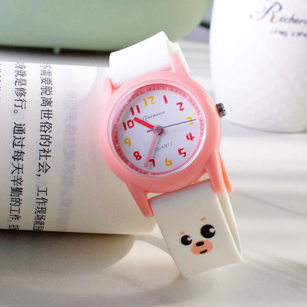 Нов модел водоустойчив детски часовник с силиконова каишка и апликация 