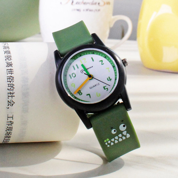 Нов модел водоустойчив детски часовник с силиконова каишка и апликация 