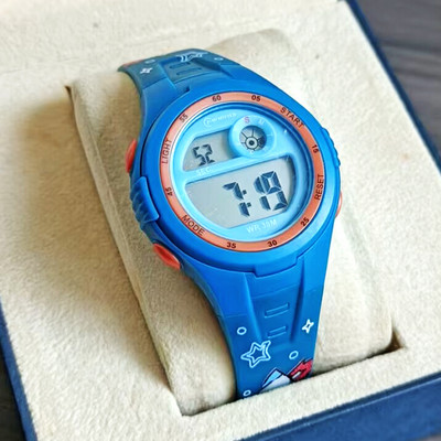 Детски водоустойчив часовник със силиконова каишка