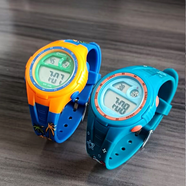 Детски водоустойчив часовник със силиконова каишка