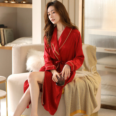 Ежедневен тънък халат със средна дължина и джоб