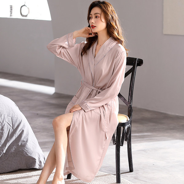 Ежедневен тънък халат със средна дължина и джоб