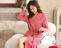 Ежедневен халат с надпис и джоб