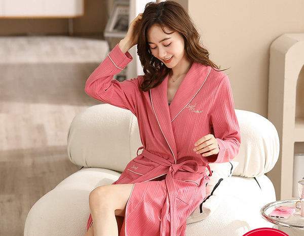 Ежедневен халат с надпис и джоб