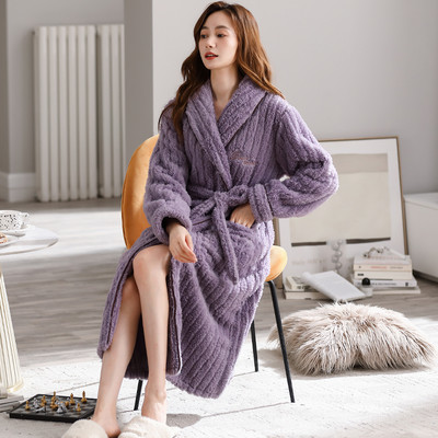 Плюшен дамски домашен халат с колан и джобове