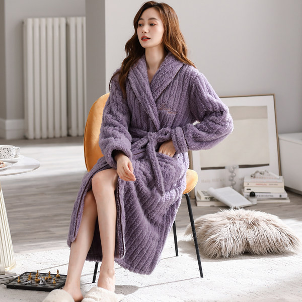 Плюшен дамски домашен халат с колан и джобове