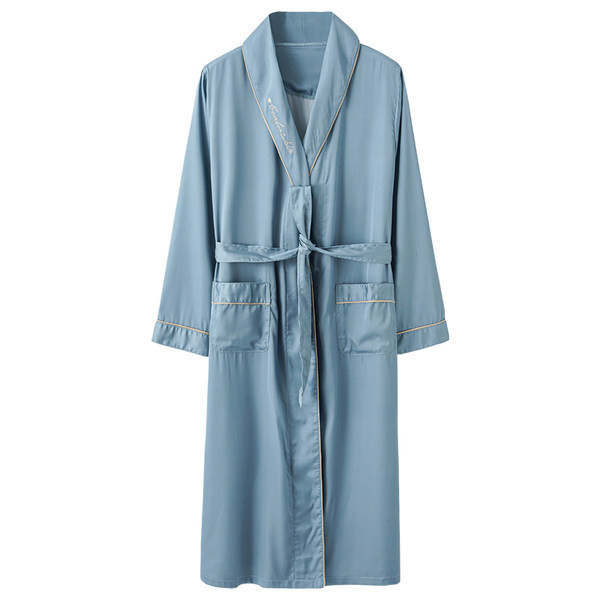 Сатенен дамски халат с колан и бродиран надпис 