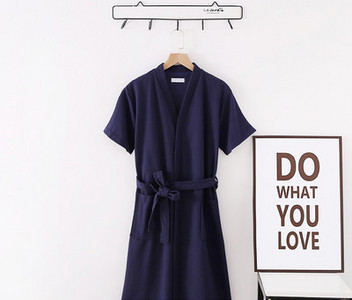 Ежедневен дамски халат с цветна щампа