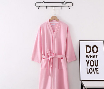 Ежедневен дамски халат с цветна щампа