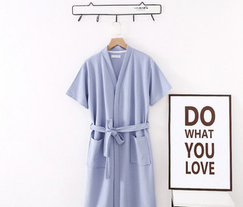 Ежедневен дамски халат с цветна щампа