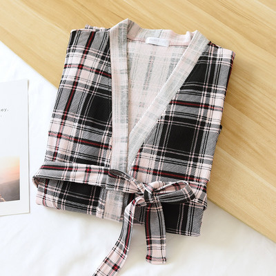 Ежедневен дамски халат с цветна щампа