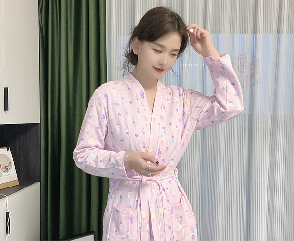 Ежедневен дамски халат с цветна щампа