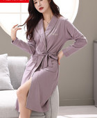 Naiste vabaaja keskmise pikkusega hommikumantel taskuga