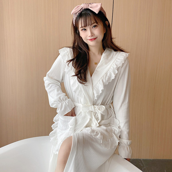 Дамски домашен халат с къдри и колан -бял и розов цвят