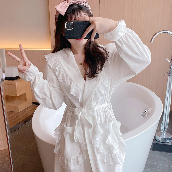 Дамски домашен халат с къдри и колан -бял и розов цвят