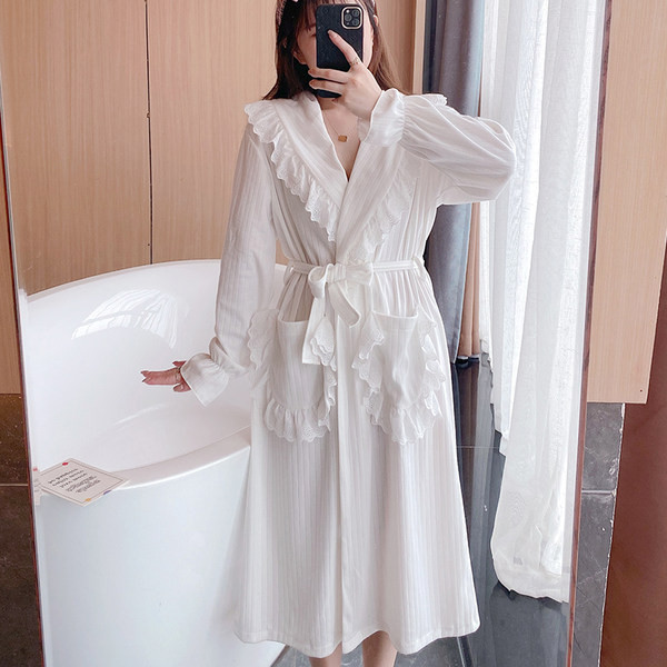 Дамски домашен халат с къдри и колан -бял и розов цвят