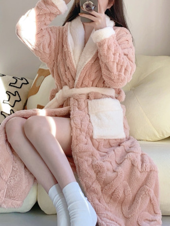 Дамски зимен плюшен домашен халат с колан 