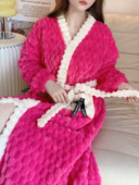 Široki ženski ogrtač s pojasom