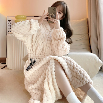 Široki ženski ogrtač s pojasom