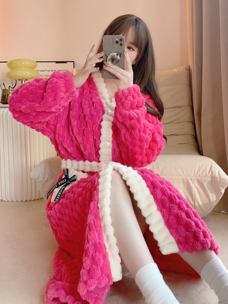 Широк дамски пухен халат с колан