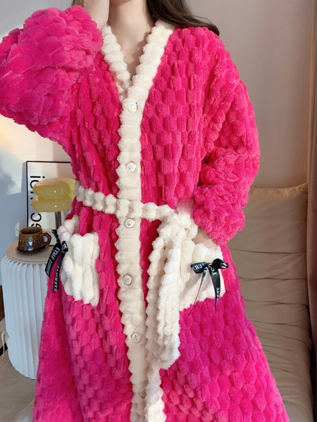 Широк дамски пухен халат с колан