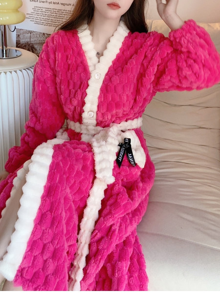 Широк дамски пухен халат с колан