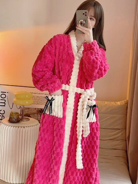 Широк дамски пухен халат с колан