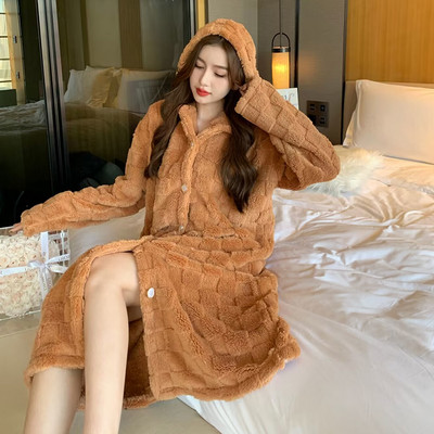 Пухен дамски халат с качулка -широк модел