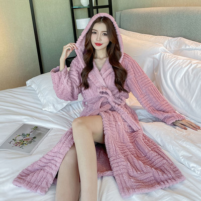 Дамски плюшен халат с качулка 