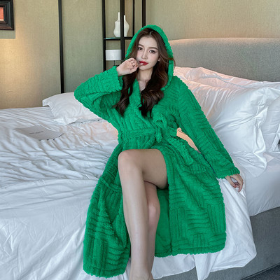 Дамски плюшен халат с качулка 