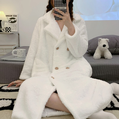 Дамски плюшен халат с качулка 
