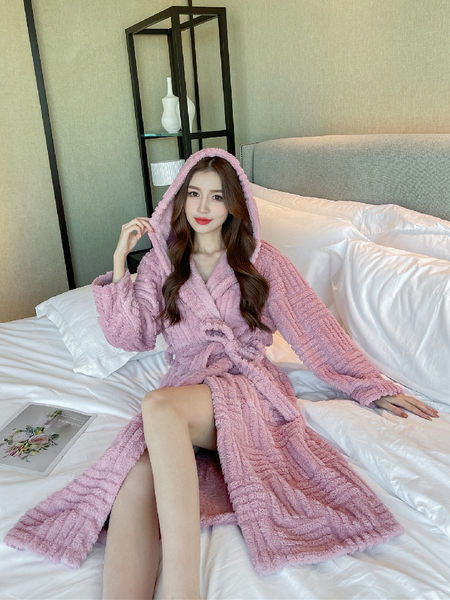 Дамски плюшен халат с качулка 