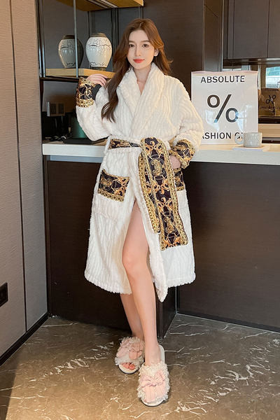 Naiste vabaaja hommikumantel tikandiga