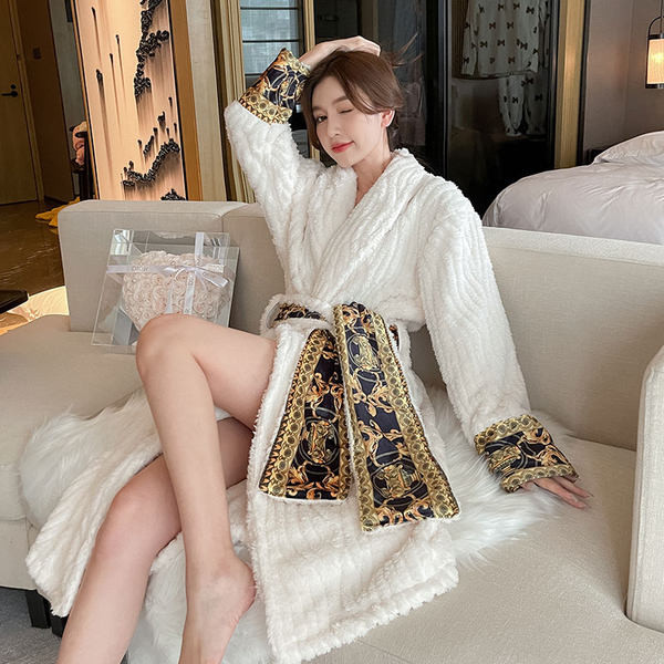 Naiste vabaaja hommikumantel tikandiga